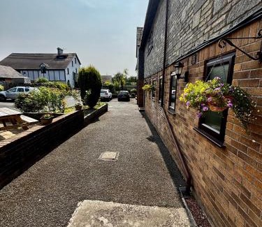 Newton Ferrers Hotel | Smithaleigh Farm Rooms and Apartments