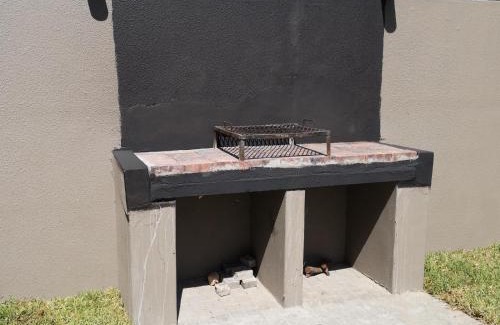 Parow North Apartment | Smithland Centrally Located Accommodation