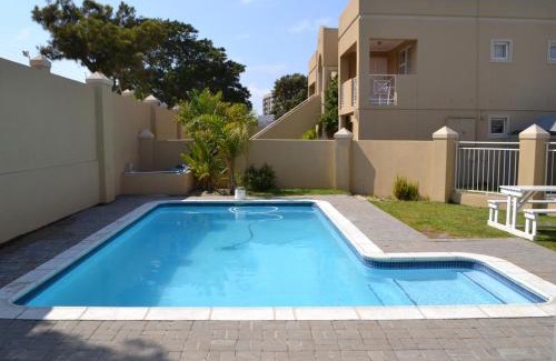 Parow North Apartment | Smithland Centrally Located Accommodation
