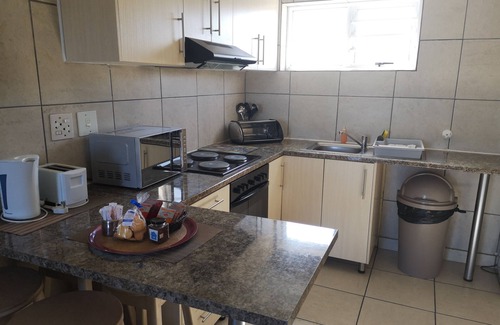 Parow North Apartment | Smithland Guest Apartments