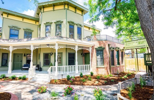 Five Points Apartment | Smiths Crescendo Summ