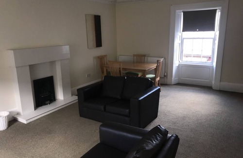 Cumbernauld Apartment | Smithyends Apartment