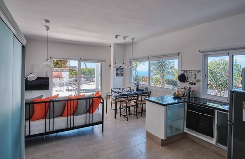 La Matanza de Acentejo Apartment | Smoke-free and fragrance-free apartment. Peace, garden and beautiful sea views!