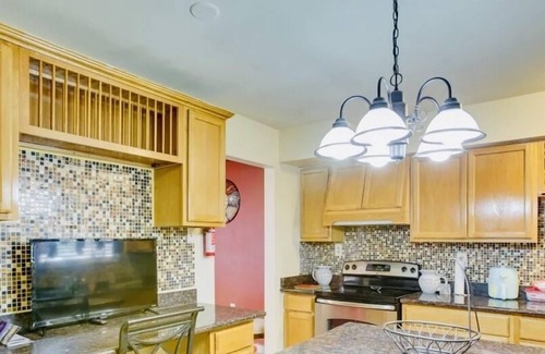 Read Boulevard West House | Smoke free Beautiful home close to down town, bus route with off street parking.