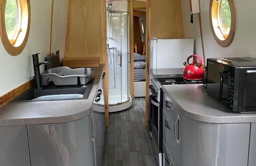 Little Witcombe Boat Rental | Smoke (Rowington Narrowboats)