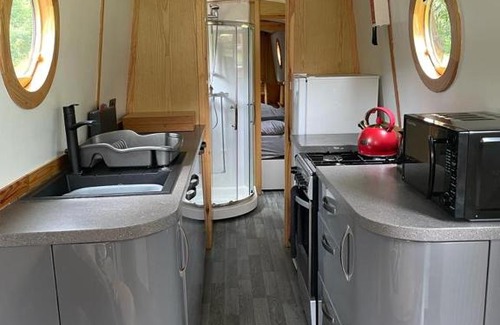 Little Witcombe Boat Rental | Smoke (Rowington Narrowboats)