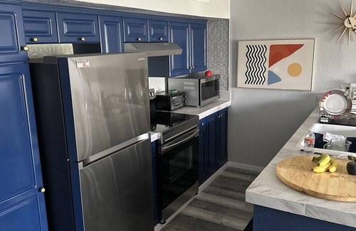 Twin Palms Condo | Smoke Tree Racquet Club Condo 7 min Drive to Downtown Palm Springs!
