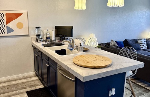 Twin Palms Condo | Smoke Tree Racquet Club Condo 7 min Drive to Downtown Palm Springs!