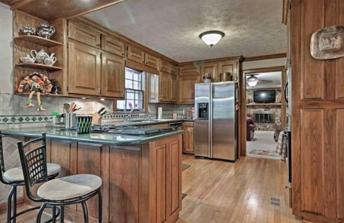 Stone Mountain House | SmokeRiseRetreat, Holiday Haven with Every Comfort