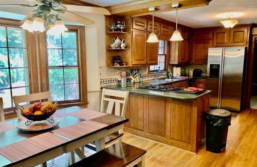 Stone Mountain House | SmokeRiseRetreat, Holiday Haven with Every Comfort