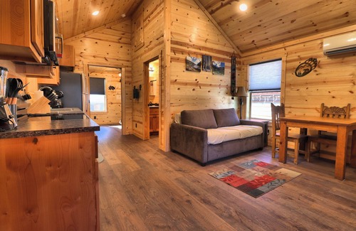 Red River Cabin | Smokey Bear Cabin on Main Street