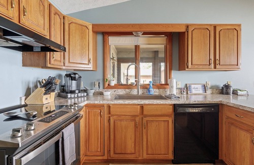 Traverse City House | Smokey Hollow's Secret | Hot Tub | Beach | AC |