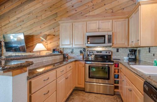Warm Springs House | Smokey Plaza Condo 1