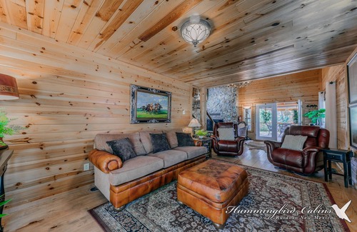 Ruidoso Cabin | Smokey's Retreat: 'Hibernate in comfort' luxury mountain cabin! Pet Friendly!