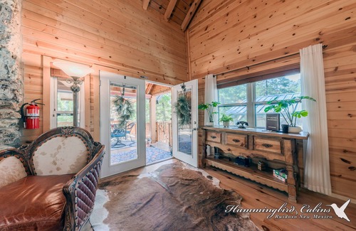 Ruidoso Cabin | Smokey's Retreat: 'Hibernate in comfort' luxury mountain cabin! Pet Friendly!