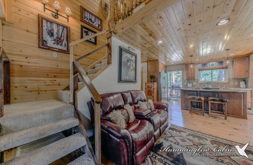 Ruidoso Cabin | Smokey's Retreat: 'Hibernate in comfort' luxury mountain cabin! Pet Friendly!