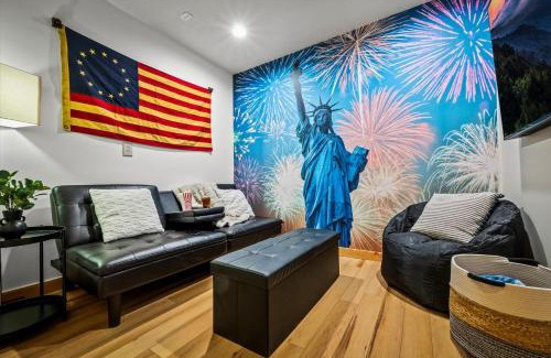 Gatlinburg House | SmokiesBoutiqueCabins would love to host you! 4 miles to Gatlinburg Strip! Resort Pool open May 1 through Oct 1! Views, Shuffleboard, Hot Tub, Arcade!