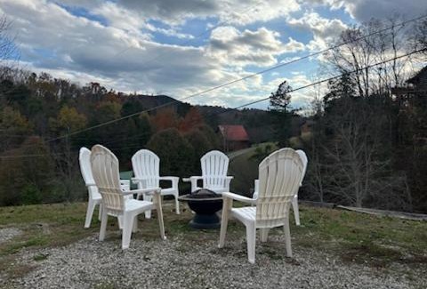 Sevierville House | Smoky Arrow By Beyond Expectations Whot Tub Bar