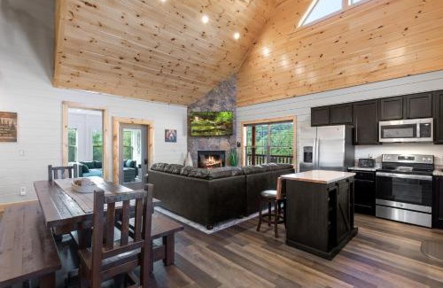 Pigeon Forge House | Smoky Bear Splash Top Rated Private Pool Cabin with Hot Tub, Mtn Views, Arcade Games, Excellent Location