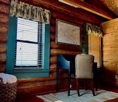 Maryville House | Smoky Mountains Blue Ridge Cabin Tennessee