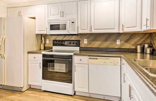 Robbinsville Cabin | Smoky Mountains Cabin w/ Deck & Grill Near Hiking!