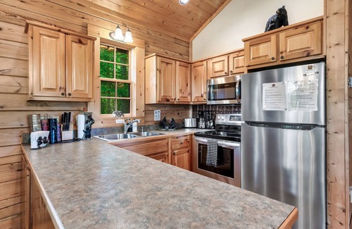 Wears Valley Cabin | Smoky Mtn Retreat! Large Pool, Game Rm, Hot Tub!