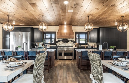 Sevierville Cabin | Smoky Mtn Ultra Luxury Cabin, 8Bsleeps26, Waterpark, Pool Table,IndoorPool, PS5