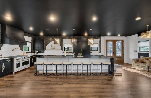 Wears Valley Cabin | Smoky Mtn Ultra Luxury Cabin, Waterpark, Pool Table, PS5, 8Bsleeps26,IndoorPool