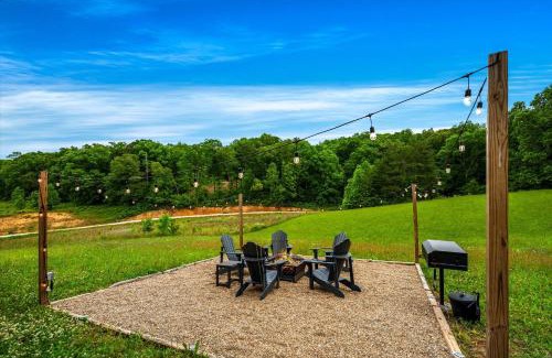 Sevierville House | Smoky Oasis, Hot Tub, Luxury Sauna, Fire Pit, Arcade Games, Free Pets