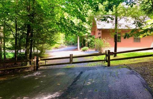 Townsend House | Smokys Hideaway