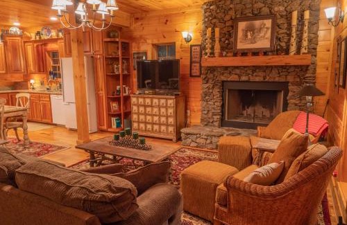 Townsend House | Smokys Hideaway