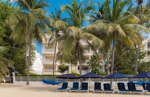 Old Trees Bay Villa | Smugglers Cove 6: Beachfront condo on Paynes Bay Beach
