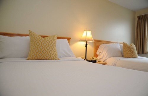 Lunenburg Waterfront Hotel | Smugglers Cove Inn