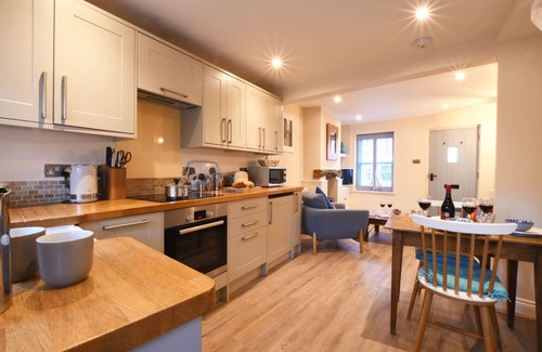 Aldeburgh Cottage | SMUGGLERS REST, ALDEBURGH, pet friendly, with open fire in Aldeburgh