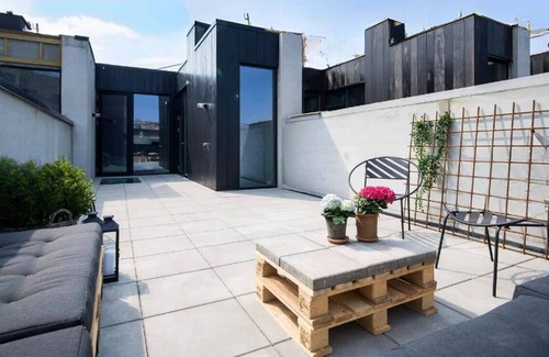 Orestad House | Smuk Arkitekttegnet Villa med Flere Solterrasser- til den Store Familie