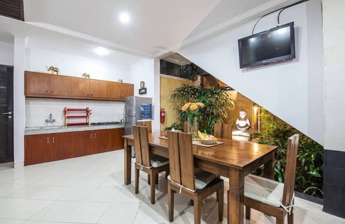 Legian City-Centre Villa | SMV . 6-BR · ❤️6BR Pool Prime Area Walk to Beach N Shops Legian