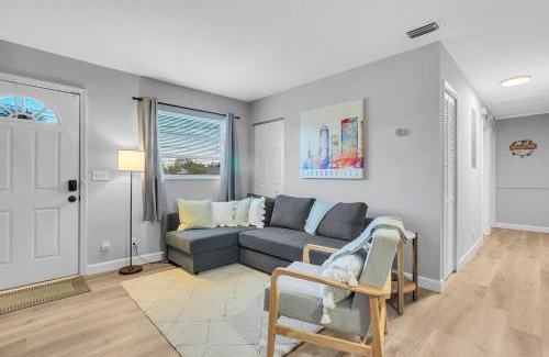 Sandalwood House | SMV Cute Jacksonville Bungalow Central