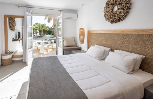 Agia Paraskevi Hotel | Smy Mediterranean White Santorini