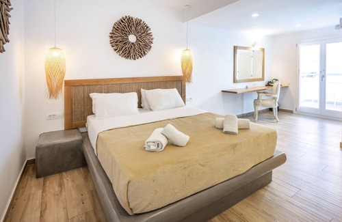 Agia Paraskevi Hotel | Smy Mediterranean White Santorini