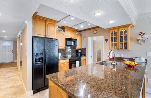 New Smyrna Beach Condo | Smyrna Beach Club 703 spacious beach front condo