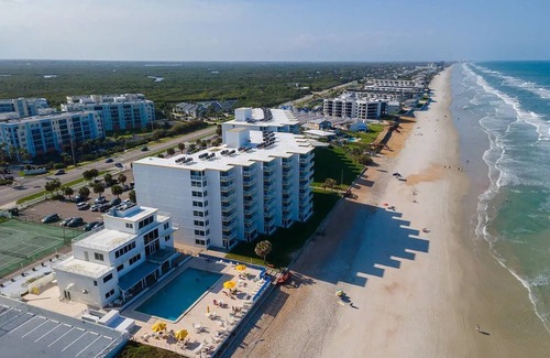 New Smyrna Beach Condo | Smyrna Beach Club Winter Dates Now Open! OCEANFRONT Corner Unit