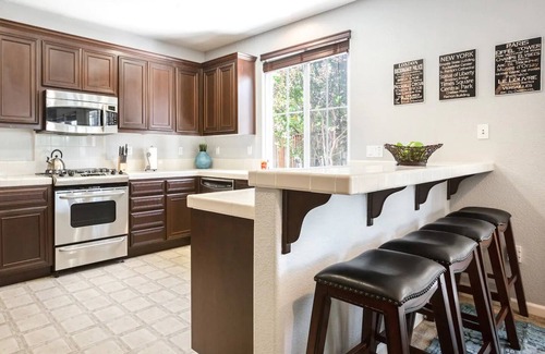 Santa Clara House | SN Enjoy the Comforts of a Silicon Valley Pad