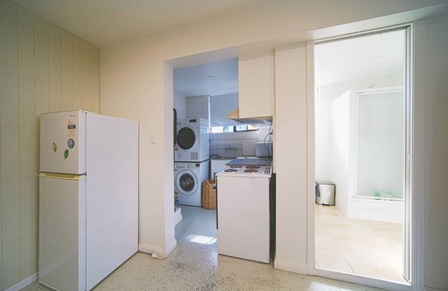 Annerley House | Snacks&Flicks, Cosy Queenslander Kicks-close to PA