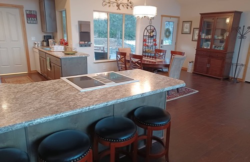 Buhl House | Snake R. Canyon/Creekside Retreat. Near 1000 Springs/Hot Springs/Balanced Rock