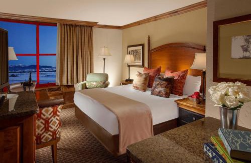 Teton Village Resort | Snake River Lodge