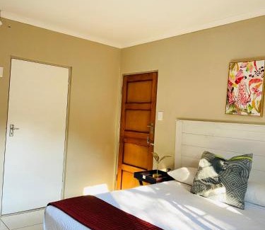 Waterfall House | SnaMel Guest House Waterfall