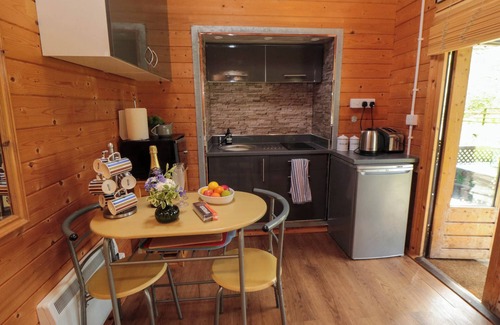 Bedale Cottage | SNAPE CASTLE GARDEN LODGE, pet friendly, with a garden in Bedale