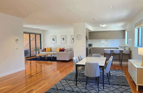 Springvale House | Snappy Springvale 3 Bed House
