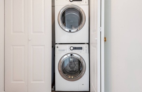 Foggy Bottom Apartment | Snazzy Foggy Bottom 1BR w/ W/D + Gym near Kennedy Center by Blueground