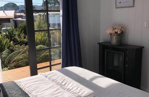 Strahan Bed & Breakfast | Sneaky Peek Cottage